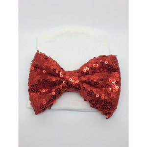 White hat -red bow